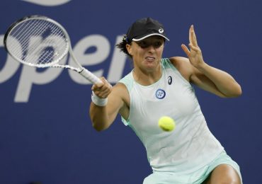 Two more Russians surge into US Open fourth round
