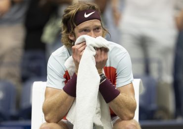 Emotional Russian star bows out in New York (VIDEO)